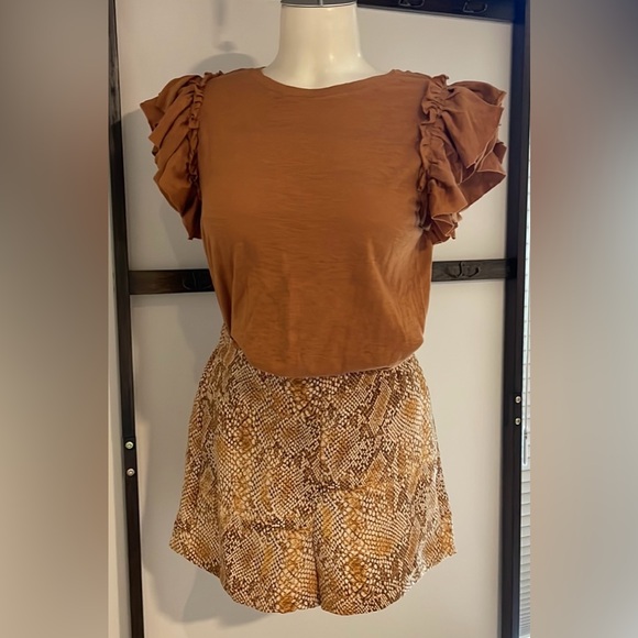Aritzia Babaton Conan Python Print  Dress shorts with slash pockets . - Picture 5 of 9